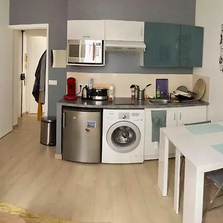 Cozy Flat, 5 Mins From Metro, 1 Bedroom