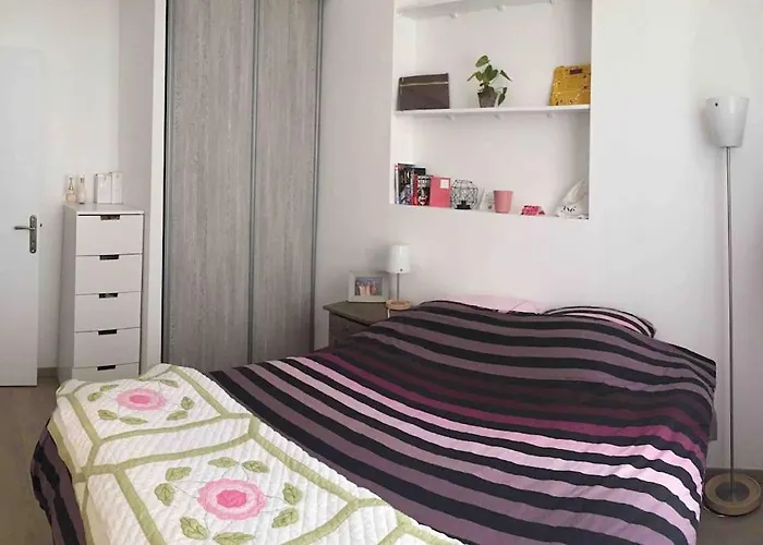 아파트 Cozy Flat, 5 Mins From Metro, 1 Bedroom